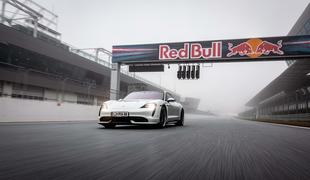 Igra ali resničnost? Porsche Taycan Turbo in legendarna proga formule 1