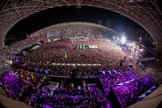 Ultra music festival | V prvem letu festivala je Ultro obiskalo okoli 75 tisoč gostov, vanjo pa so vložili 3,5 milijona evrov. Danes ima 150 tisoč gostov, vanjo pa vložijo 12,5 milijona evrov. Povprečna poraba na gosta je bila leta 2013 78 evrov, zdaj pa je 340 evrov, so še sporočili iz mesta Split. | Foto Hrvaška turistična skupnost