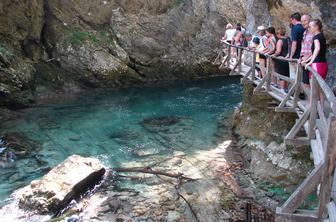 Madžarka po nesreči v Vintgarju od Slovenije zahteva pol milijona evrov