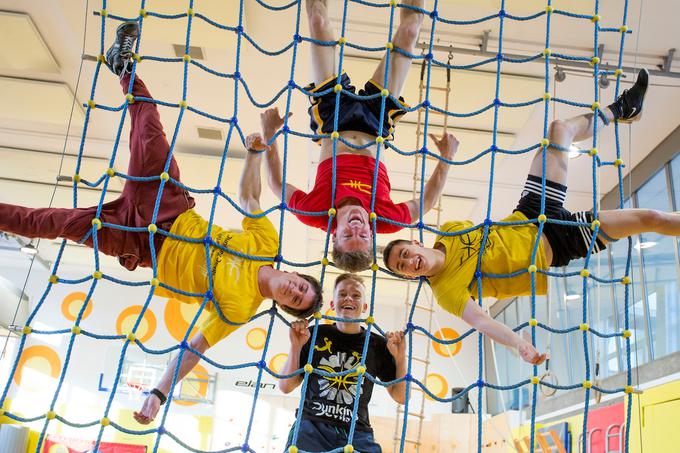 Gašper Novak, Nik Schwarzmann, Maks Veselko in Jan Žnideršič so del akrobatske skupine Dunking Devils.  | Foto: Urban Urbanc/Sportida