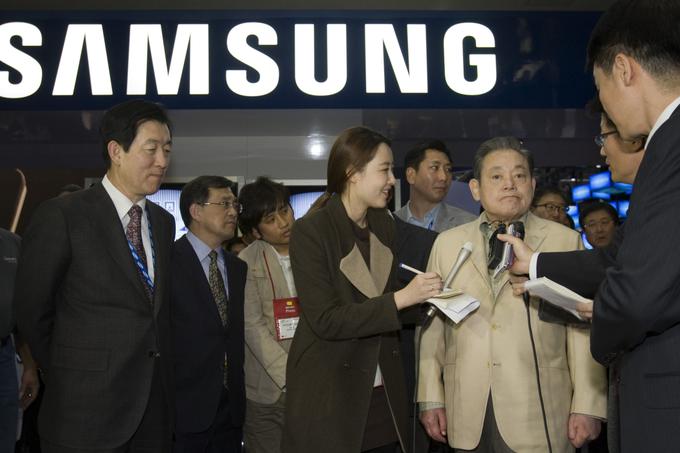 Leta 1996 je bil obtožen podkupovanja in obsojen na zaporno kazen. Leta 1997 ga je pomilostil takratni predsednik Južne Koreje Kim Young Sam.  | Foto: Reuters