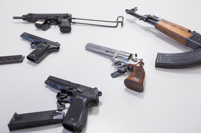 Orožje v Nacionalnem forenzičnem laboratoriju | Foto: Klemen Korenjak