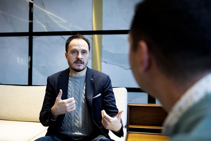 "Gre za mit, da moraš biti malo zadet. To je del neke kulture, ki je bila ustvarjena, ampak po njej ni nobene potrebe," prizna Blaž Švab. | Foto: Ana Kovač