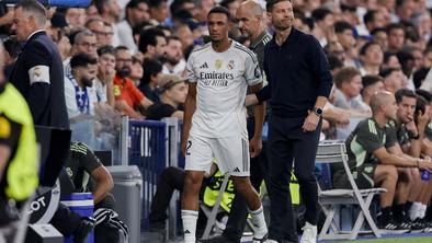 Real Madrid več tednov brez Alexander-Arnolda