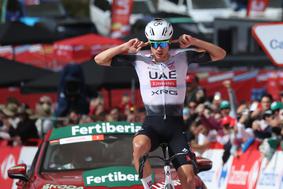 Juan Ayuso z etapno zmago zacelil nekaj ran, skupno vodi Torstein Traeen