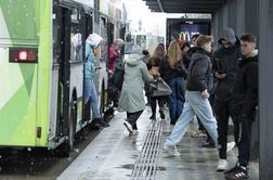 Zaradi nadlegovanja deklice na avtobusu 67-letnik v priporu