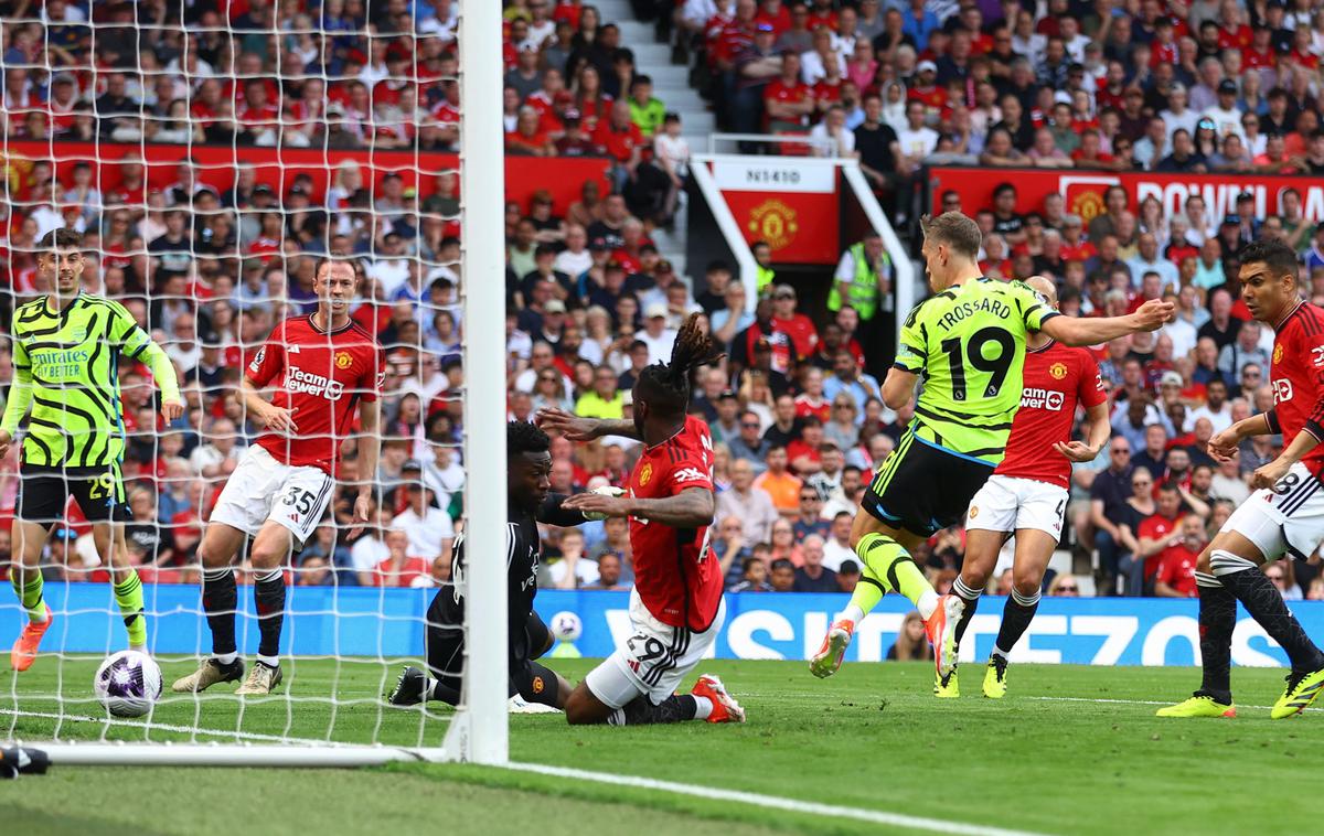 Arsenal Manchester United Leandro Trossard | Leandro Trossard je zadel v 20. minuti, podal mu je Kai Havertz. To je bil tudi izid prvega polčasa. | Foto Reuters