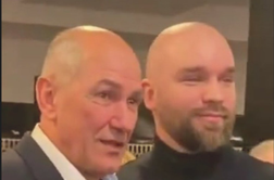 Vrečko po vandalizmu opozarja na politiko časa Janeza Janše