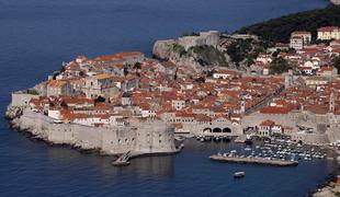 Lepote in bremena bisernega Dubrovnika (video)