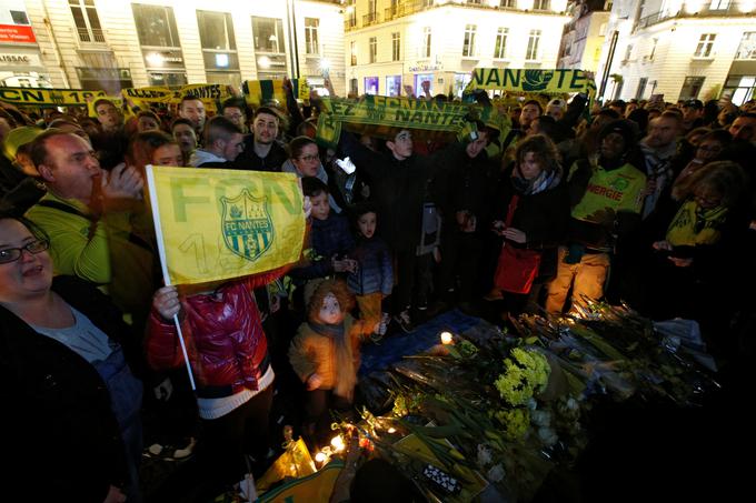 Za nesrečnega Argentinca molijo tako v Nantesu ... | Foto: Reuters