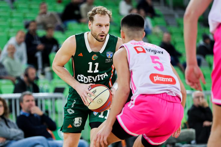 Cedevita Olimpija je po dveh krogih pri dveh zmagah. Danes bodo skušali doseči tretjo zaporedno evropsko zmago na začetku sezone oziroma nekaj, kar jim v sodobni zgodovini EuroCupa še nikoli ni uspelo. | Foto: Filip Barbalić