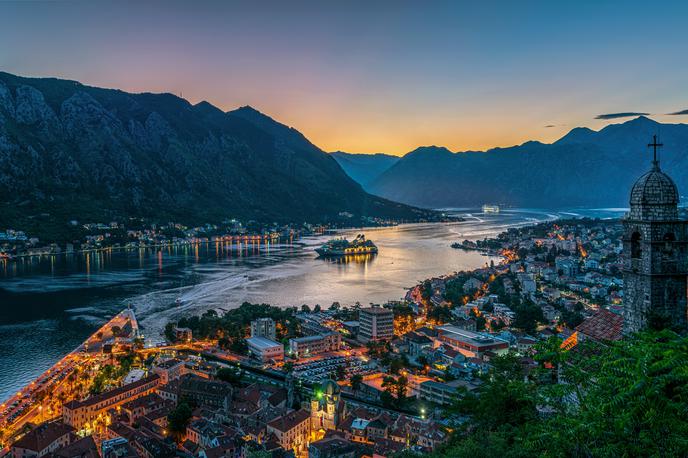 Črna gora, Boka kotorska, Kotor, Jadransko morje, Jadranska obala | Poskusov prevar pri rezervacijah namestitev je v zadnjih letih vse več, goljufi pa si vse pogosteje pomagajo tudi z umetnointeligenčnimi orodji. | Foto Shutterstock