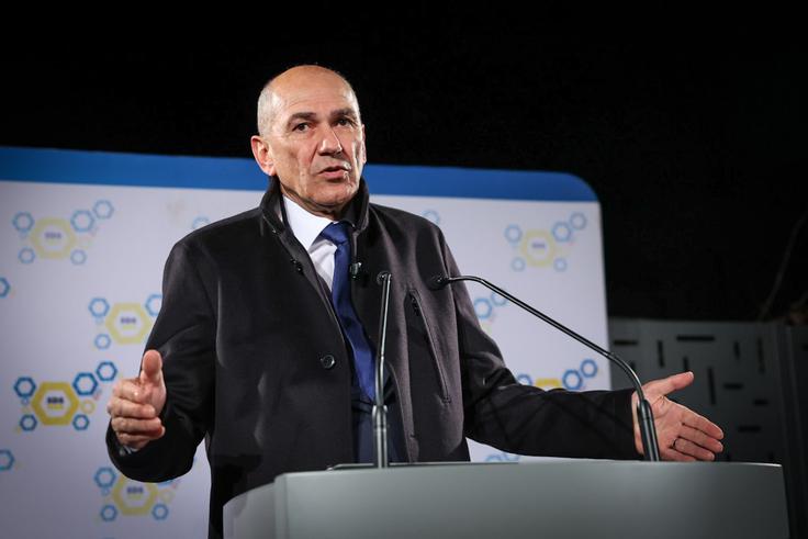Janez Janša bo v petek glede na pričakovanja mnogih zelo verjetno dobil mandat, da še četrtič sestavi vlado.  | Foto: Ana Kovač