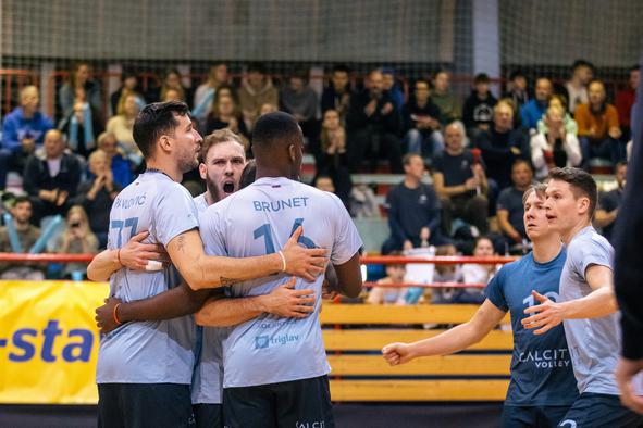 Po vročem derbiju v Kamniku Calcit beži ACH Volleyju