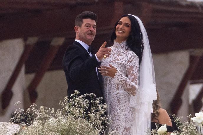 Robin Thicke obljubil večno zvestobo manekenki April Love Geary