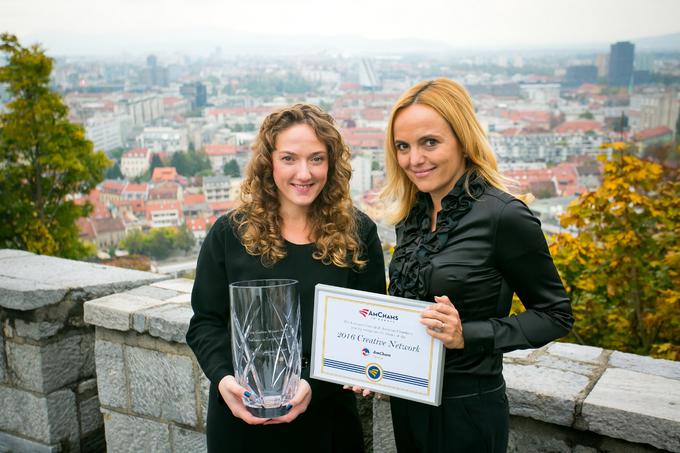 2016 Creative Network Award je prejela AmCham Slovenija za program Partnerstvo za spremembe: Petra Kocjan, vodja programa, in Ajša Vodnik, izvršna direktorica AmCham Slovenija. | Foto: 
