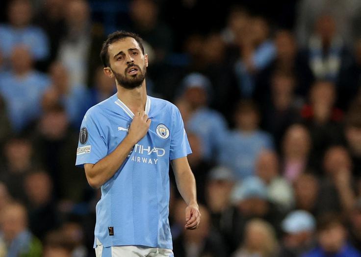 Bernardo Silva se je poškodoval na zadnji tekmi, ko je City po preobratu v drugem polčasu v uvodnem krogu lige prvakov doma premagal Crveno zvezdo s 3:1. Portugalec se je pridružil seznamu poškodovanih igralcev, na katerem so že Mateo Kovačič, Jack Grealish, Kevin de Bruyne in John Stones, kar bi lahko trenerju Josepu Guardioli v nadaljevanju sezone predstavljalo kar nekaj težav. | Foto: Reuters