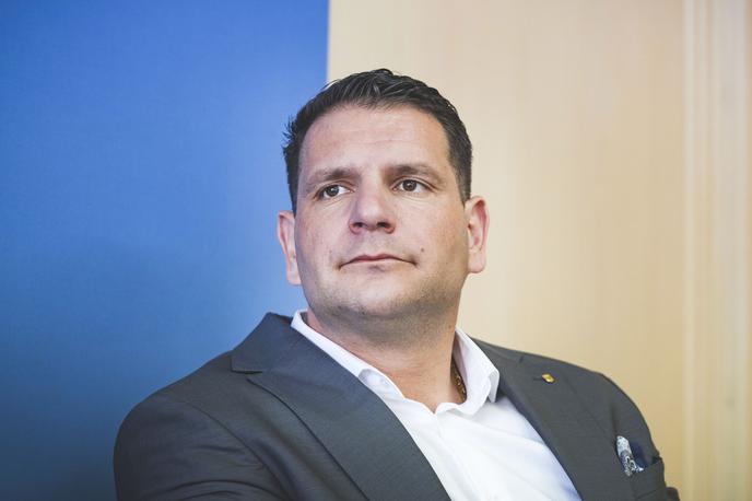 Zoran Stevanović | Predsednik DZ poudarja, da ravni izobrazbe ni treba skrivati, saj za opravljanje funkcije poslanca ne obstaja noben pogoj glede izobrazbe. | Foto Ana Kovač