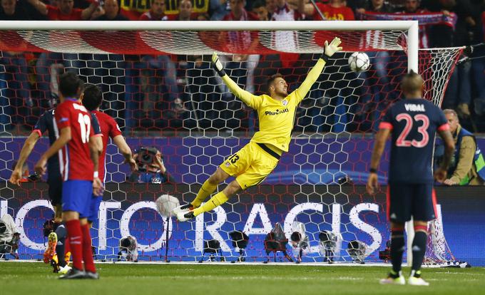 David Alaba se je z Janom Oblakom soočil v polfinalu lige prvakov leta 2016, ko je madridski Atletico Bayern izločil in se nato v finalu pomeril z madridskim Realom.  | Foto: Reuters