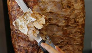 Kmalu bo znano, koliko spornega mesa za kebab so pojedli Slovenci