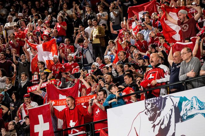 Švica hokej | Švica, ki je letos ostala brez hokejskega svetovnega prvenstva, prihodnje leto ne bo gostila SP. | Foto Vid Ponikvar