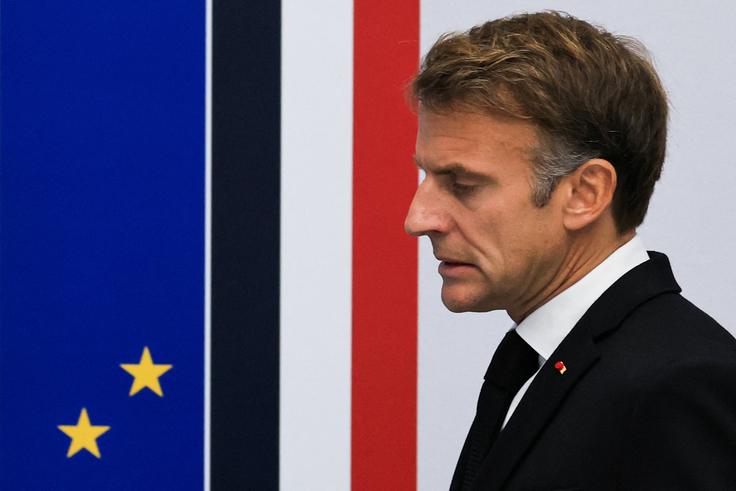 "Danes v Franciji ni denarja za policijo, ni denarja za vojsko, ni denarja za bolnišnice, ni denarja za šole. Le davki delujejo." | Foto: Reuters