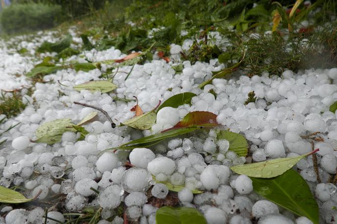 toča, vreme, Avstrija, Tirolska | Evakuacije prebivalcev in čiščenje prizadetih območij so še v teku. | Foto Reuters