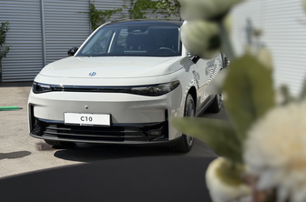 Kitajski Leapmotor prihrumel z nizkimi cenami: preverili smo novinca, to so prvi vtisi