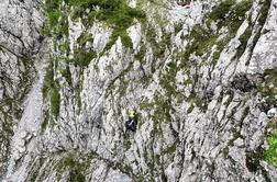 Na pobočju Vršičev umrl alpinist