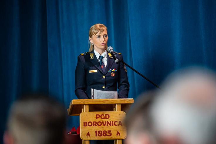 "Letos smo praznovali 140 let in člani UO so se strinjali, da jih na slavnostni seji kot predstavnica GZS nagovorim jaz, kot podpredsednica Arbitraže na GZS. Verjemite mi, da sem to naredila s posebnim ponosom in častjo, polna spominov na naše lepo skupno obdobje," o svojem domačem društvu pove Mevec Pušnik. | Foto: Društvo Biti novinar