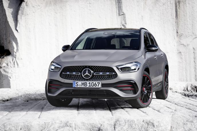 mercedes benz GLA | Morda čas ni ravno najboljši, a kljub temu je v Slovenijo pripeljal nov pomemben član družine Mercedes-Benz, novi GLA. | Foto Mercedes-Benz