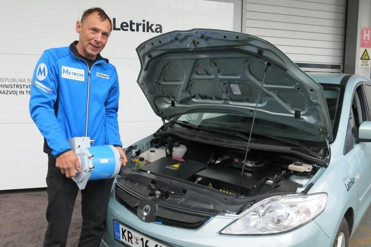 Slovenski pionir električne mobilnosti glede novega cenika pravi, da take cene ne bodo pile vode. Ker je elektrika poceni in lahko dosegljiv energent, bodo vozniki preprosto izbrali cenejšega ponudnika. | Foto: 