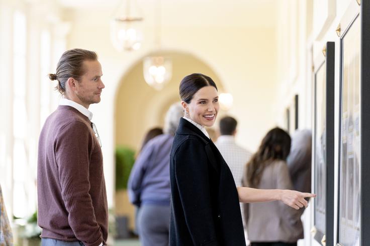 Par se je poročil 11. junija 2022 v Muzeju umetnosti Philbrook, eno leto po tem, ko sta naznanila zaroko. | Foto: Guliverimage