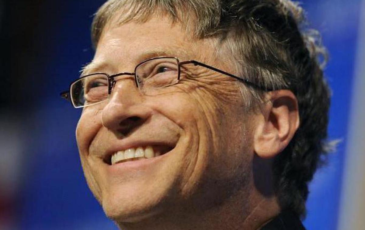 Bill Gates | Bill Gates je drugi najbogatejši človek na svetu. Vrednost njegovega premoženja znaša 94,2 milijarde evrov. Velika večina njegovega bogastva izhaja iz ustanovitve in lastniškega deleža v računalniškem podjetju Microsoft. Če v zadnjih desetletjih ne bi več deset milijard dolarjev preusmeril v dobrodelno organizacijo, ki jo vodi skupaj z ženo Melindo, bi bil na svetovni lestvici milijarderjev verjetno še vedno številka ena, tako pa ta položaj zdaj zaseda ustanovitelj podjetja Amazon Jeff Bezos. | Foto Reuters