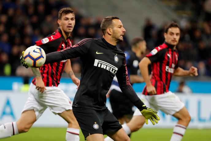 Samir Handanović | Samir Handanović je na milanskem derbiju zaklenil svoja vrata in se veselil tesne zmage, do katere je Inter prišel v podaljšku.  | Foto Reuters