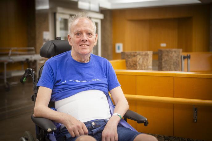 Pacient z multiplo sklerozo, URI Soča. | Danes, skoraj štiri desetletja pozneje, Herman Van Midden še vedno načrtuje prihodnost, dela, vozi avtomobil in verjame, da je največji sovražnik bolezni obup. | Foto Bojan Puhek