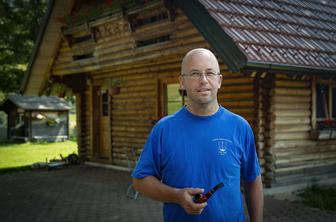 Marko Kumer nadaljuje očetovo poslanstvo: brunarica pod Peco je postala planinski dom