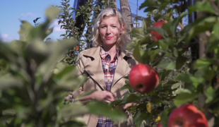 Suzana Kozel obiskala deželo hrustljavih jabolk #video
