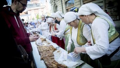 Festival bosanske hrane v znamenju rekordne slovenske baklave