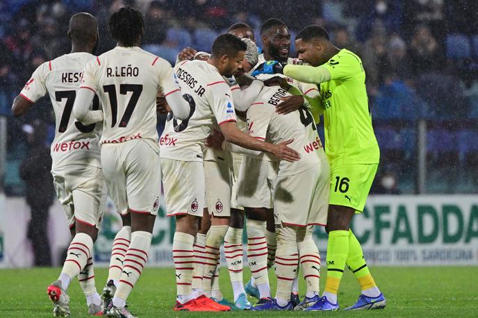 AC Milan | Milan je na Sardiniji prišel do zmage z 1:0 z golom Ismaela Bennacerja. | Foto Reuters