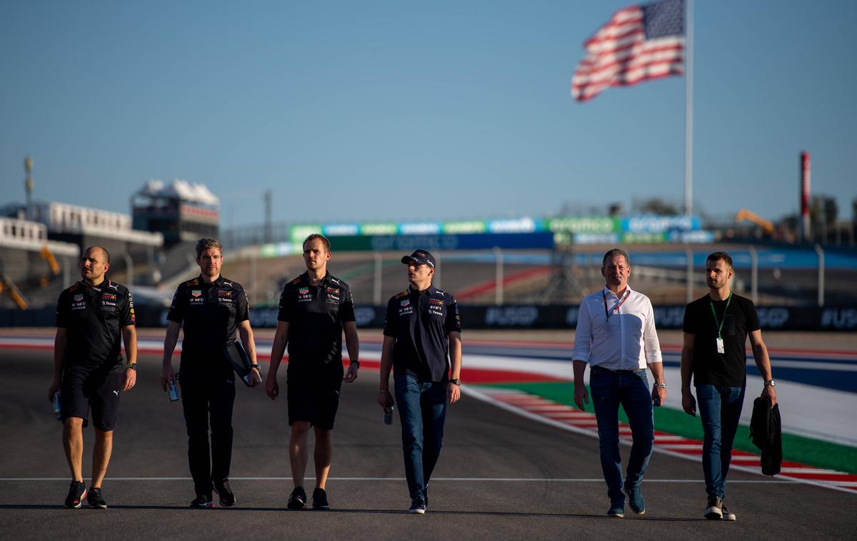 VN ZDA Verstappen | Max Verstappen z ekipo na ogledu proge v Austinu | Foto Guliver Image