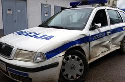 Mladoletnik za volanom poškodoval dva policista
