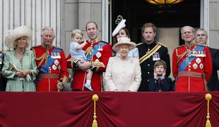 V Londonu so s parado obeležili kraljičin 89. rojstni dan (foto)