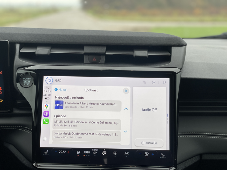 Ford je uspešno integriral lasten operacijski sistem s hkratnimm delovanjem Applovega vmesnika Car Play. | Foto: Gregor Pavšič