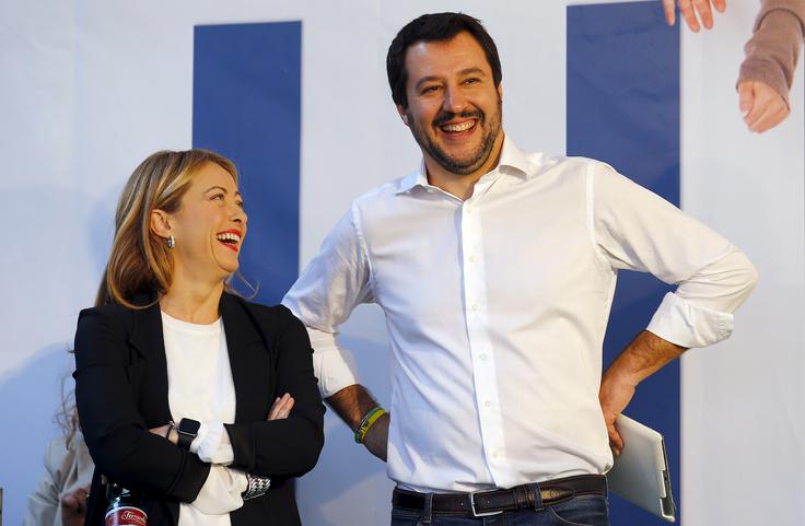 Salvini in Melonijeva sta zaveznika, a tudi tekmeca. Za zdaj Salvinijeva Liga ostaja najmočnejša stranka na desnici, a Bratje Italije se ji počasi približujejo.  | Foto: Reuters