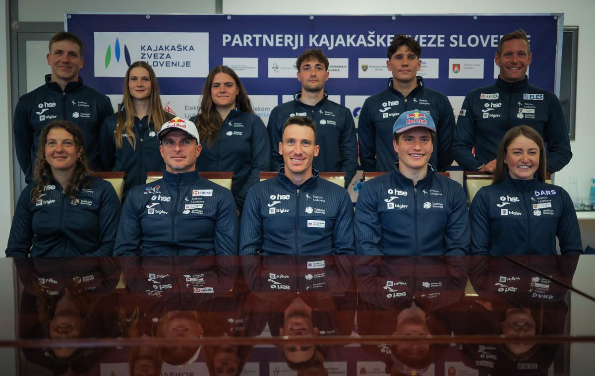 Slovenska kajakaška reprezentanca za EP v Parizu | Žiga Lin Hočevar v Pariz odhaja odločen ubraniti naslov evropskega prvaka, njegova sestra Eva Alina pa upa, da se bo ustalila v vrhu. | Foto Daniel Novakovič/STA