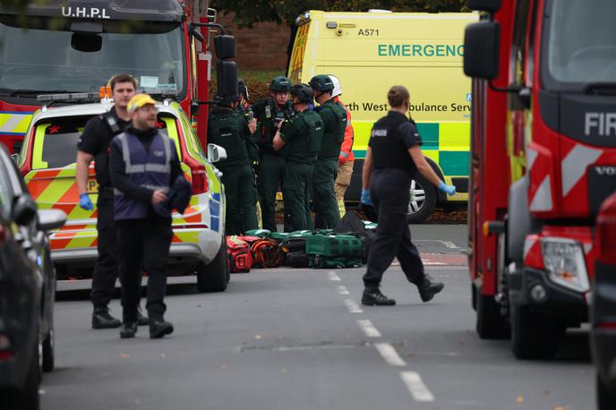 Manchester, napad, nož | Trenutno se domneva, da napadalec ni imel strelnega orožja in da so na terenu med posredovanjem streljali le policisti, ki so poskušali preprečiti storilcu, da bi vstopil v sinagogo, poroča britanski BBC. | Foto Reuters