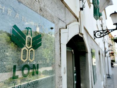 Armenski kapital za prevzem Hranilnice Lon