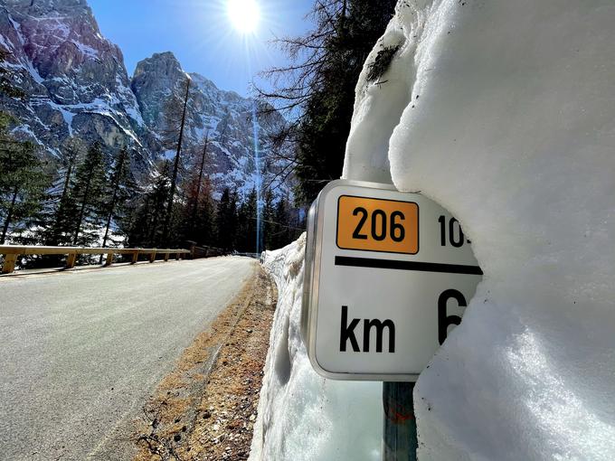 Vršič je najvišji cestni prelaz v Sloveniji. Dvigne se do nadmorske višine 1.611 metrov. | Foto: Gregor Pavšič