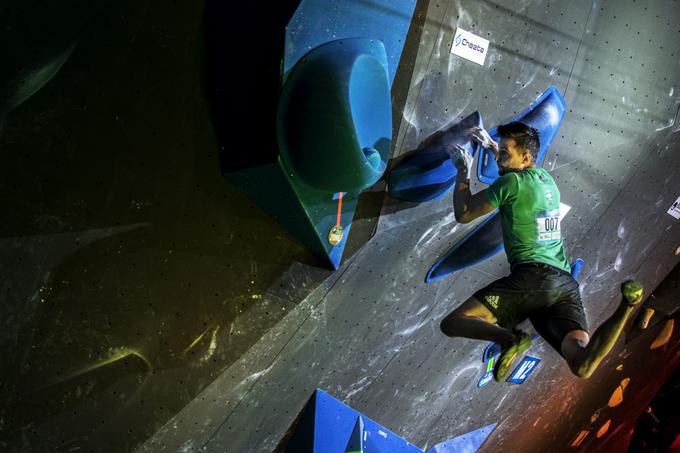Na letošnji uvodni tekmi v balvanskem plezanju v švicarskem Meirinegnu je dosegel svojo prvo zmago v svetovnem pokalu.  | Foto: Luka Fonda